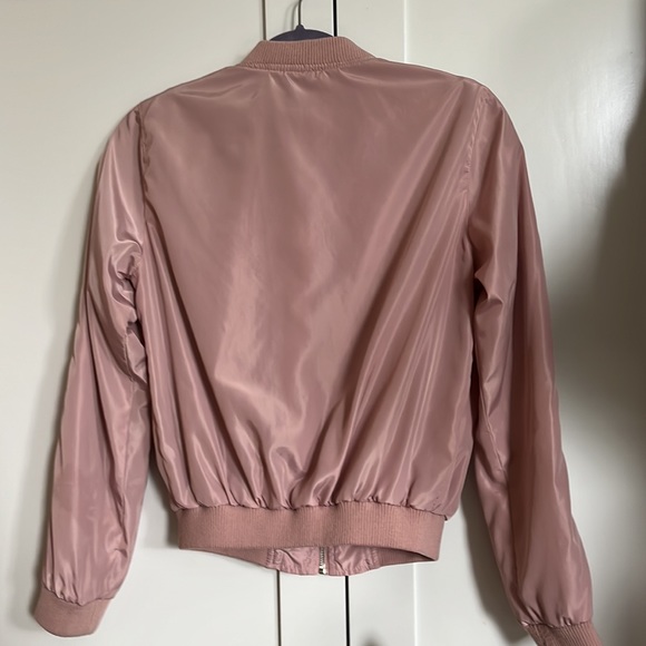 Light pink light weight jacket. - Picture 4 of 4
